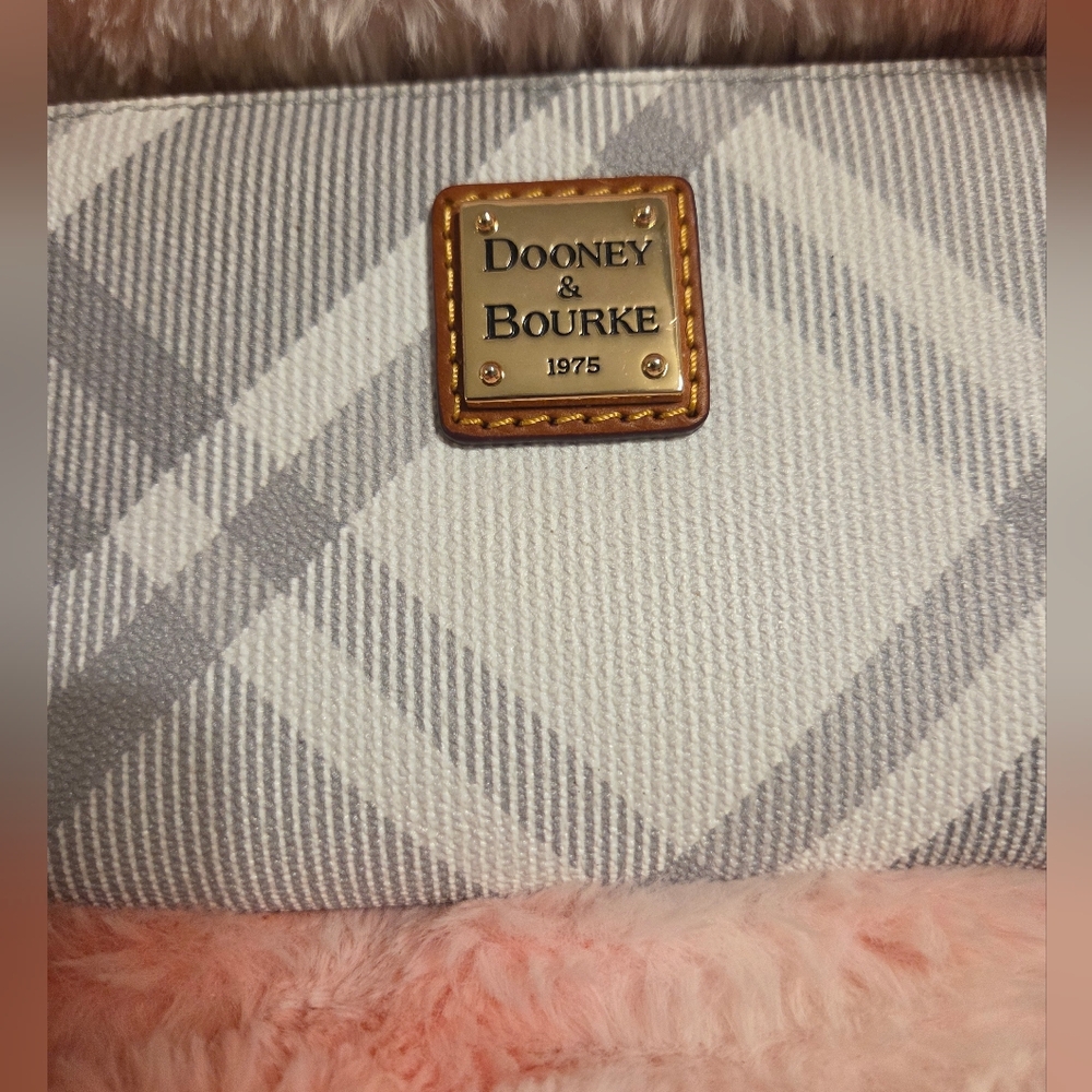 BNWT Dooney & Bourke WHITE/GRAY Plaid Zip-Around Wallet/WRISTLET - Picture 2 of 7